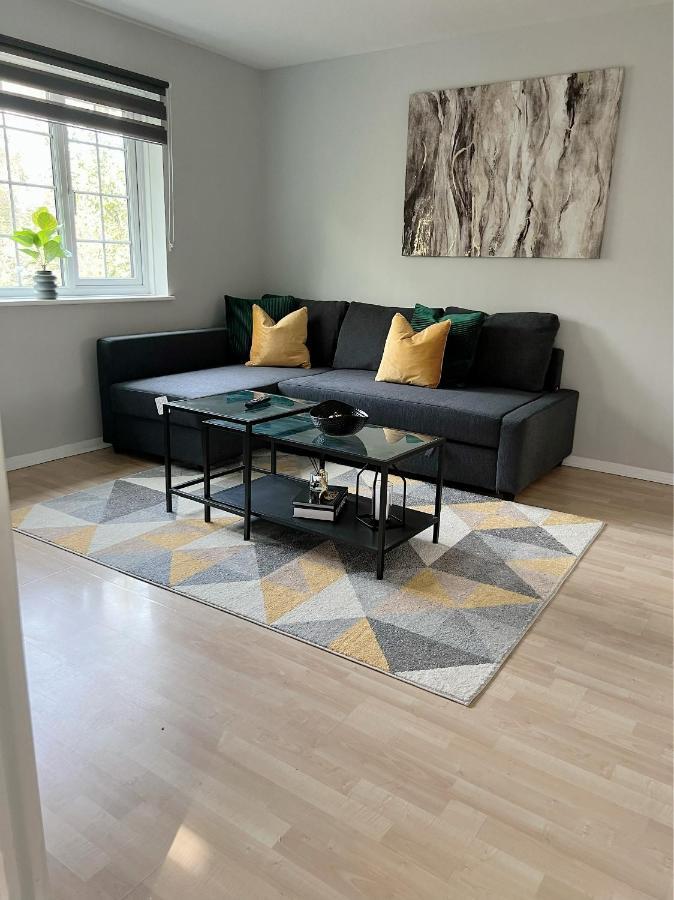 Stunning Apartment In Beckton With Private Entrance Лондон Екстериор снимка