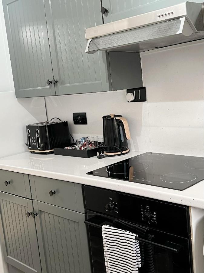 Stunning Apartment In Beckton With Private Entrance Лондон Екстериор снимка