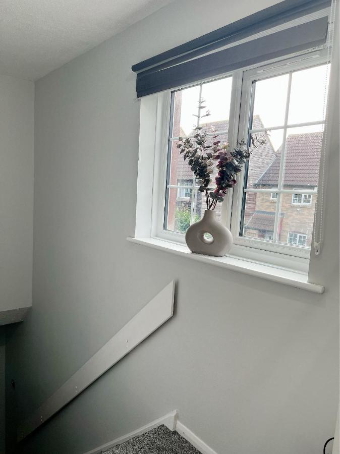 Stunning Apartment In Beckton With Private Entrance Лондон Екстериор снимка