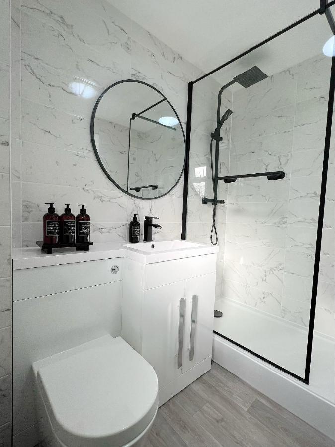 Stunning Apartment In Beckton With Private Entrance Лондон Екстериор снимка