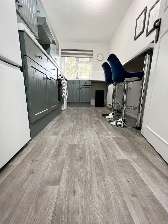 Stunning Apartment In Beckton With Private Entrance Лондон Екстериор снимка